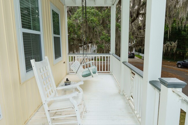 Building Photo - Four Bedroom Home on Ladies Island