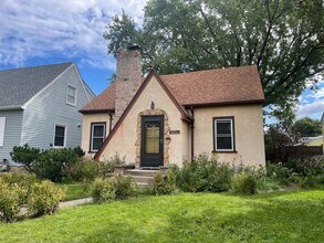 Building Photo - The Cutest 3-Bedroom Tudor - One Block Fro...