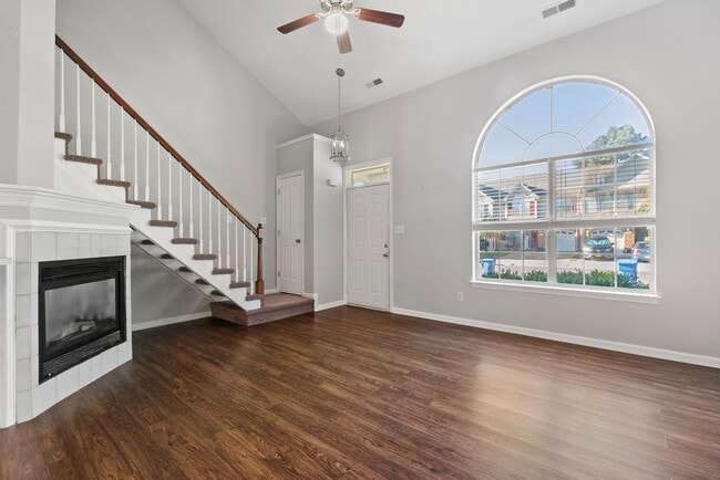 Building Photo - Open floor plan with 2 primary suites. Ava...