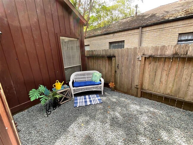 Building Photo - 3323 Village Falls Ct