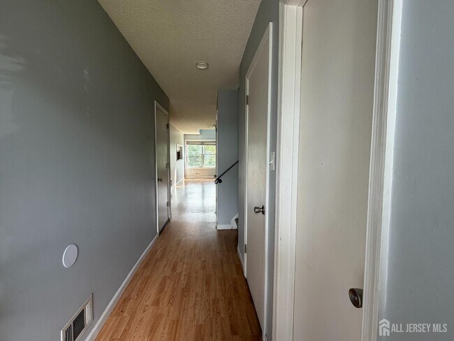 Building Photo - 99 Brookview Cir