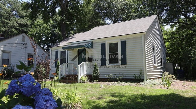 Building Photo - 102 E Edgewood Dr