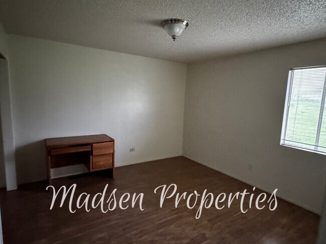 Building Photo - 784 Flag Creek Rd