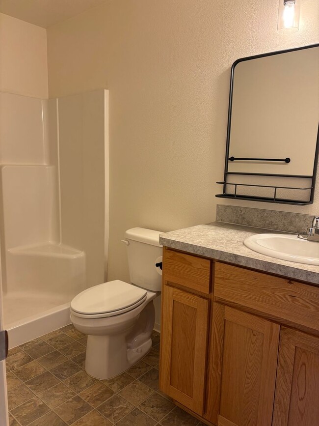 Building Photo - Single Level Home in McMinnville - Pets Allowed