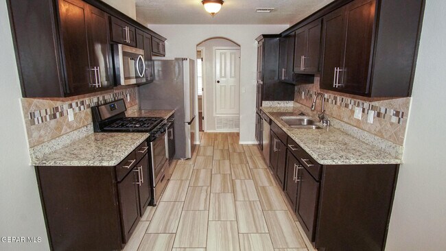Building Photo - 14816 Tierra Haven Ave