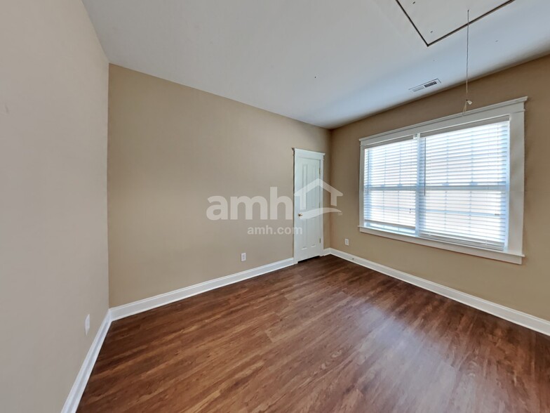 Building Photo - 528 Catawba Ave
