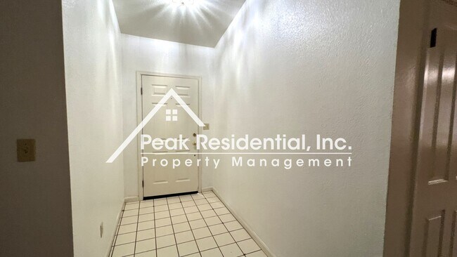 Building Photo - Very Nice 3bd/2ba Citrus Heights Home with 2 Car Garage - Must See!