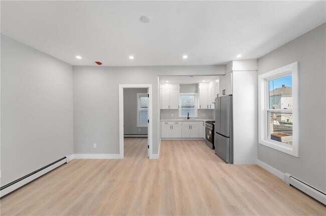 Primary Photo - 735 Broadway