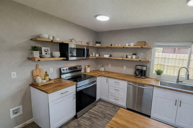 Building Photo - Ready to Move In 3-Bedroom Living with Modern Comforts in The Colony, TX