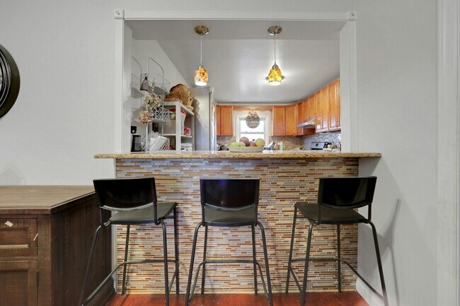 Building Photo - 1306 70th St