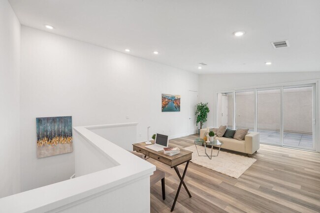 Building Photo - Gorgeous penthouse condo in East Industrial neighborhood – Fremont!