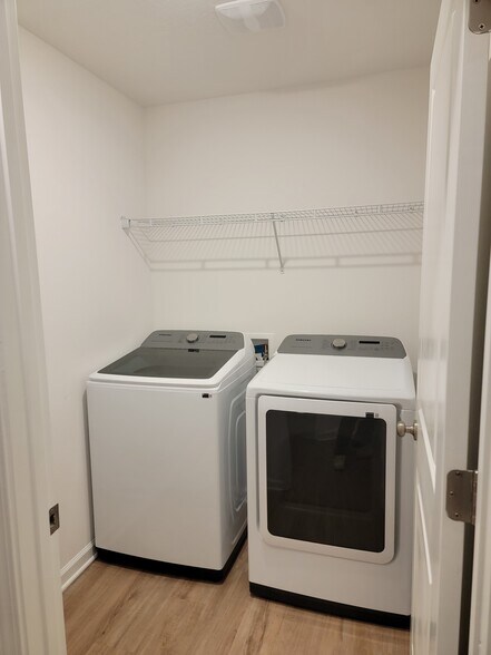 Laundry Room - 4713 Eagles Ridge Rd