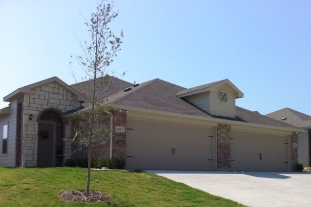 Building Photo - Town Creek Townhomes