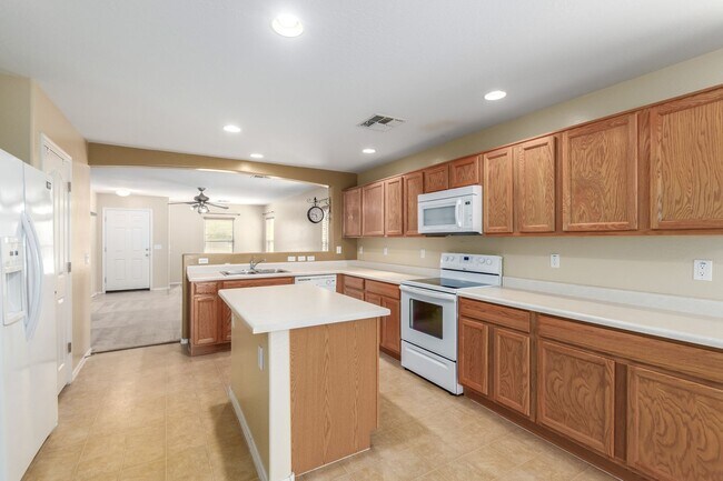Building Photo - 3-Bedroom Home in The Villages at Queen Cr...
