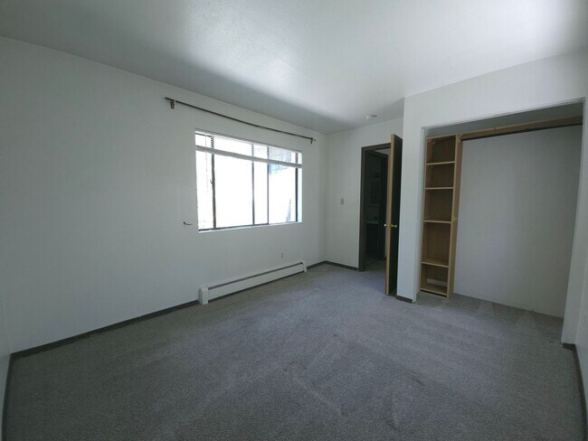 Building Photo - 2645-2647-2647 Pine St