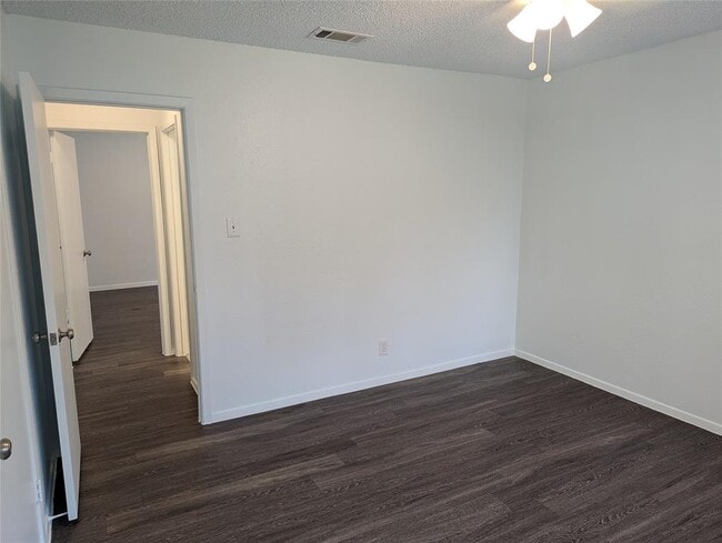 Building Photo - 907 S Riviera Cir
