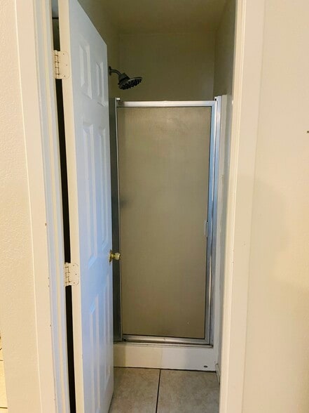 Building Photo - 4014 N Foxdale Ave