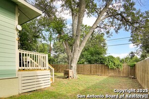 Building Photo - 1038 W Mistletoe Ave