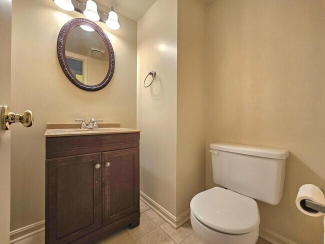 Building Photo - 4802 Treasure Ct