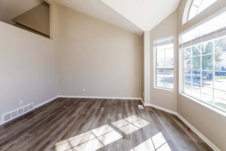 Building Photo - 6129 Crystal River Dr