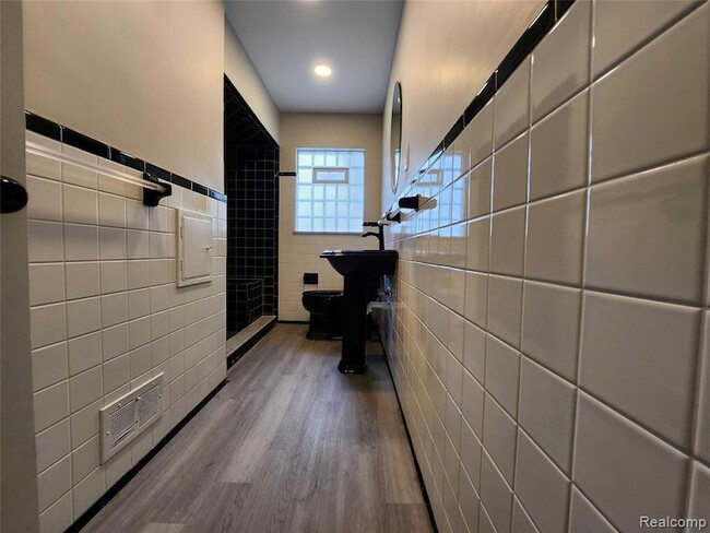 Building Photo - 15705 Juliana Ave