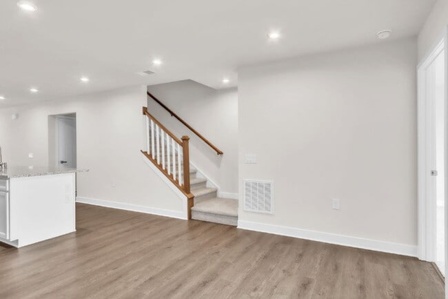 Building Photo - Modern New, Never Lived-in 3BR/2.5BA Townh...