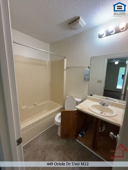 Building Photo - 449 Oriole Dr