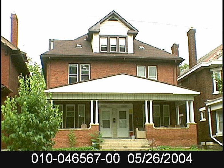 Building Photo - 1942 Summit St