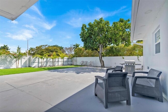 Building Photo - 5521 SW 104th Ave