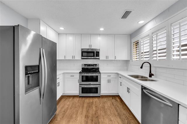 Building Photo - 3109 Lakeside Dr