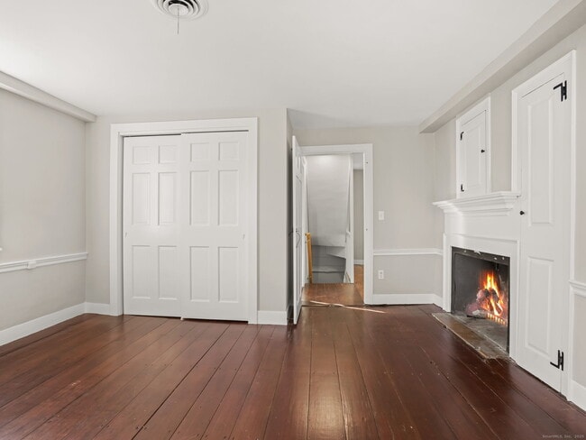 Building Photo - 575 Black Rock Tpke