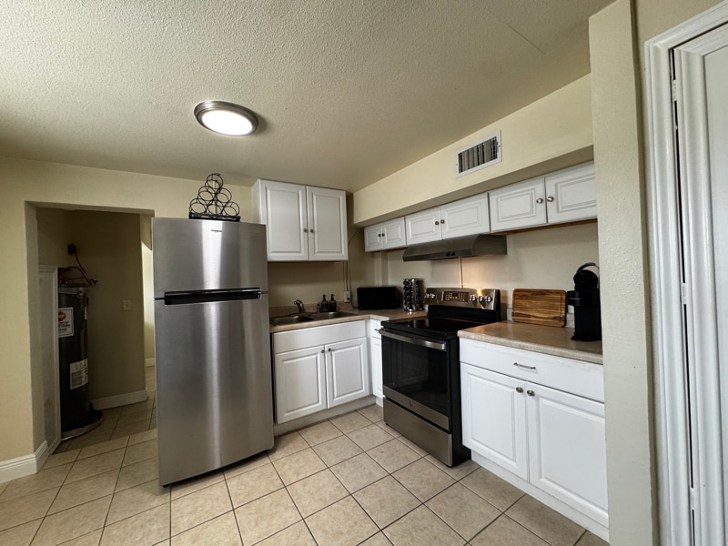 Building Photo - 319 S Olive St