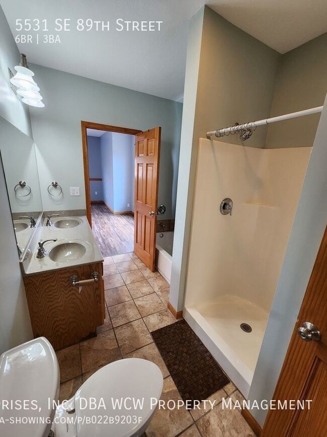 Building Photo - 5531 SE 89th St