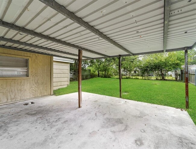 Building Photo - 1306 Briarwood Dr
