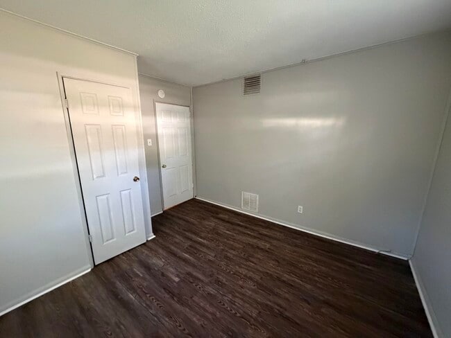 Building Photo - 217 Edwards-