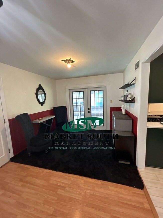 Building Photo - **APPLICATION PENDING!** Fully Furnished H...