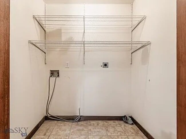 Building Photo - Cute House, Large Yard