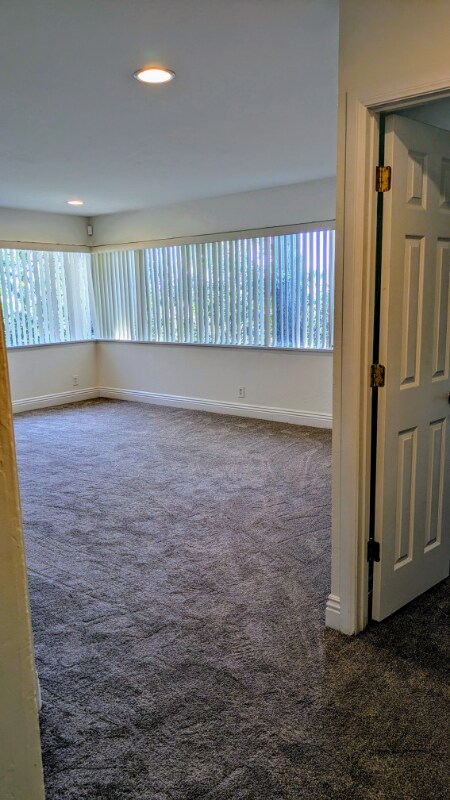 Building Photo - 760 W El Norte Pkwy