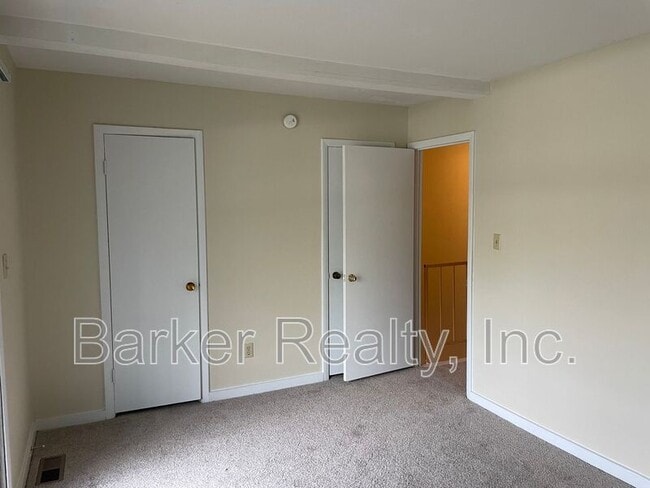 Building Photo - 7042 Longstreet Dr
