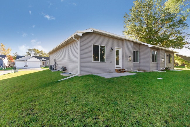 Building Photo - 411 Sunflower Dr