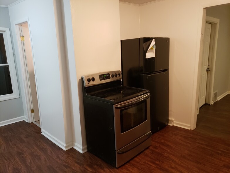 Building Photo - 253 Oak St