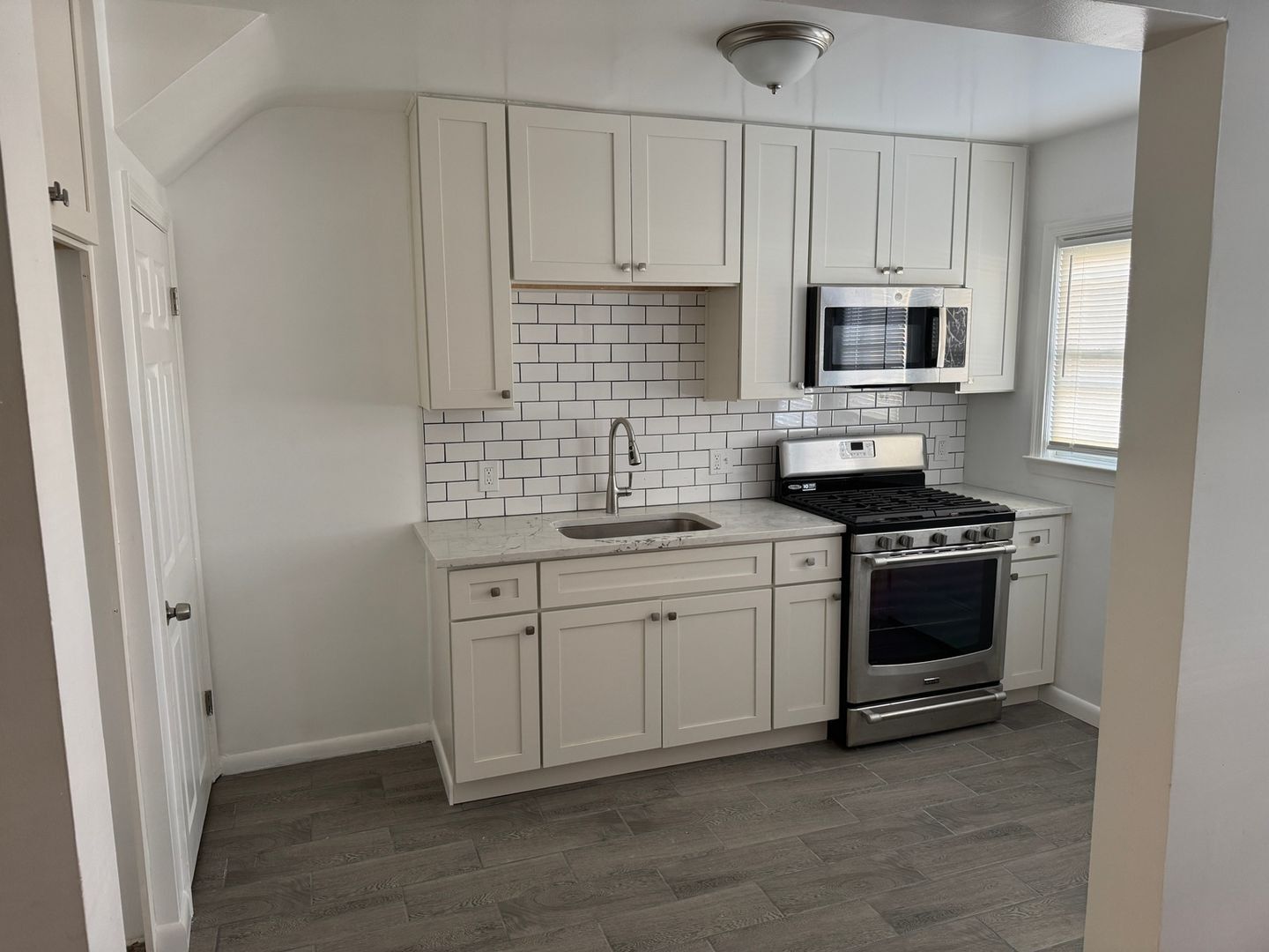 Building Photo - 2231 Graythorn Rd