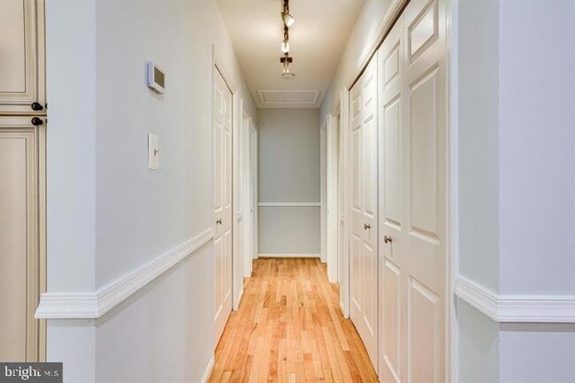 Building Photo - 2601 Seskey Glen Ct
