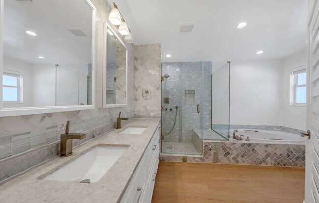 Building Photo - 5120 Carillo St