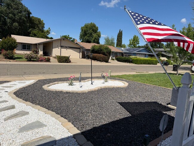 Building Photo - Absolutely gorgeous 3 bedroom 2 bath house