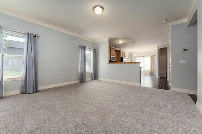 Building Photo - 4 Bedroom Home in Applegate Trails