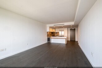 Building Photo - 320 Adolphus Ave