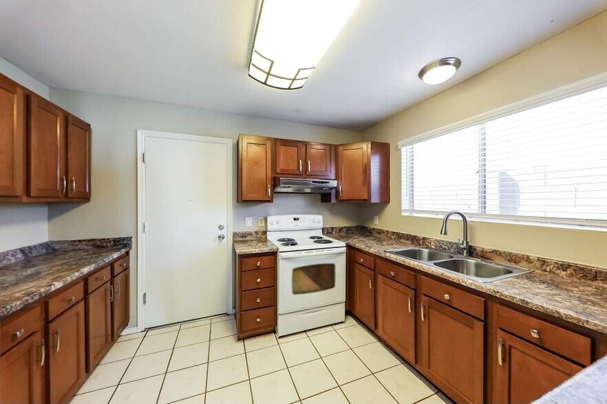 Building Photo - 1014 E Marco Polo Rd