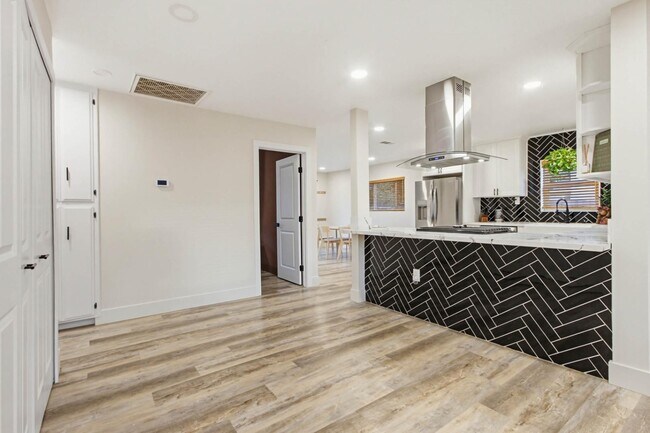 Building Photo - 1418 Marshall St