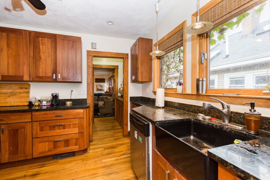 Building Photo - 200 Calumet St